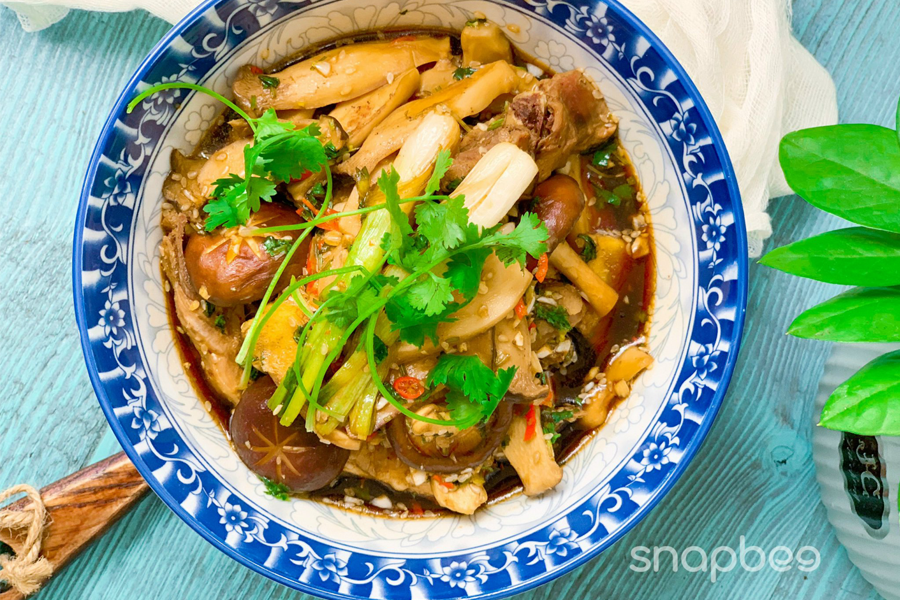 Gà hấp nấm hương thơm ngon đổi vị cho bữa cơm gia đình