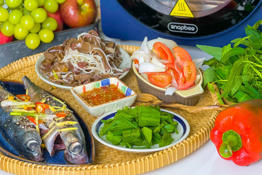 Cách làm cá nục hấp với nấm mèo, bún khô cuốn bánh tráng cực hấp dẫn