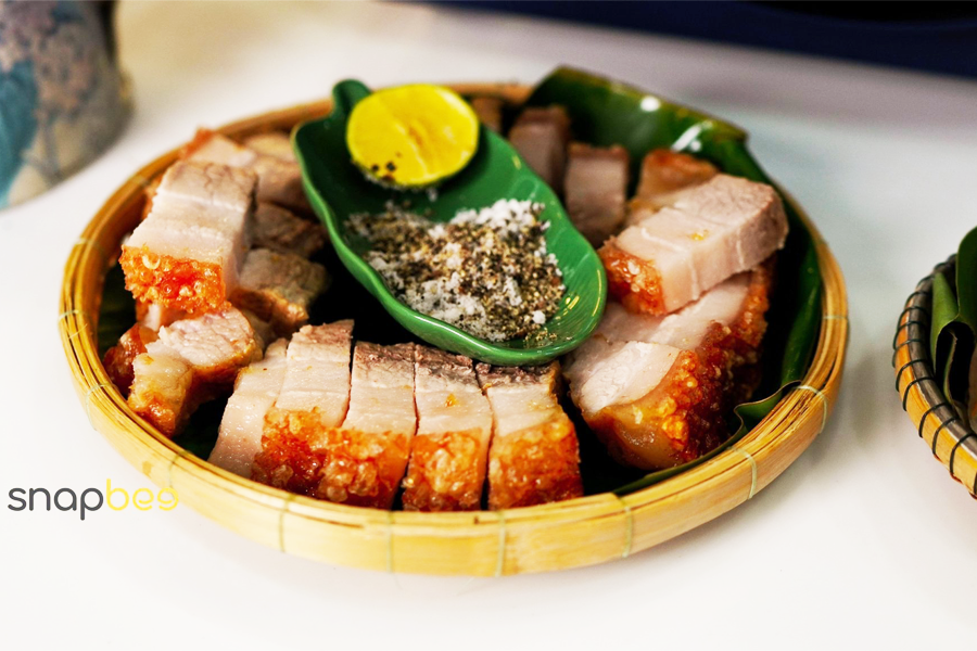 Vào bếp làm món thịt ba chỉ quay giòn bì giòn rụm đơn giản ngay tại nhà