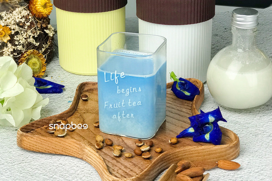 Biến tấu sữa hạt điều mix cùng hoa đậu biếc đơn giản kích thích vị giác cho bé